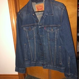 Amazing condition Levi’s Denim Jacket. size small